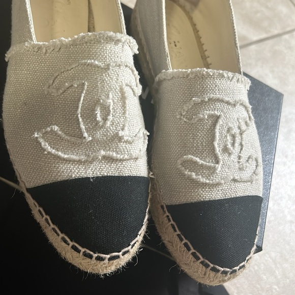 100% Authentic Chanel Espadrilles with box and 2 dust bags - Picture 4 of 11